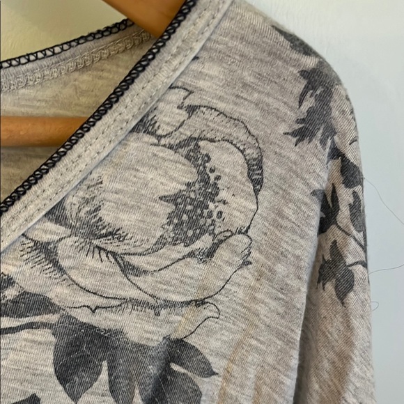 Floral Gray Women's Top - Picture 3 of 4